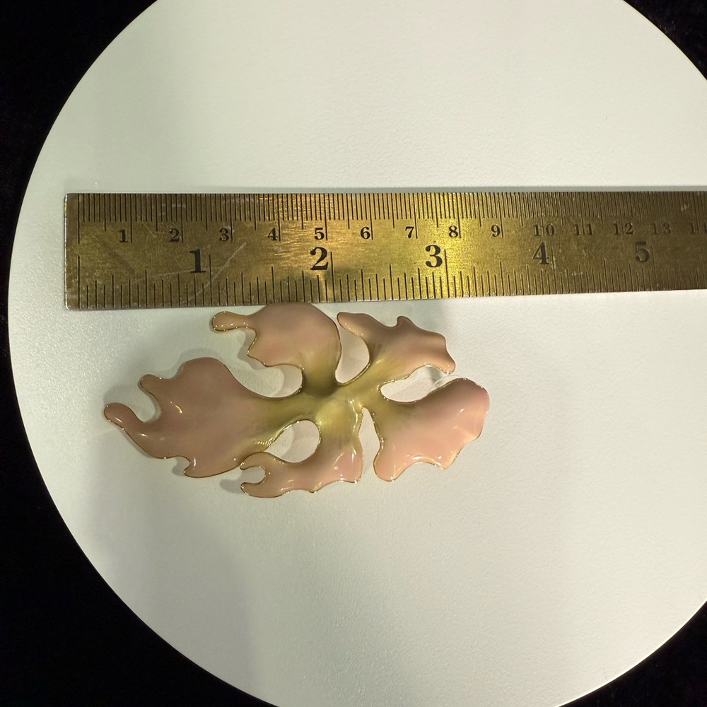 Brand New Kendra Scott Savannah Gold Statement Earrings in Pink Enamel - Picture 6 of 13